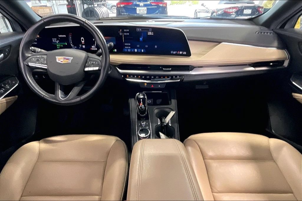 Used 2025 Cadillac XT4 Premium Luxury FWD image 6