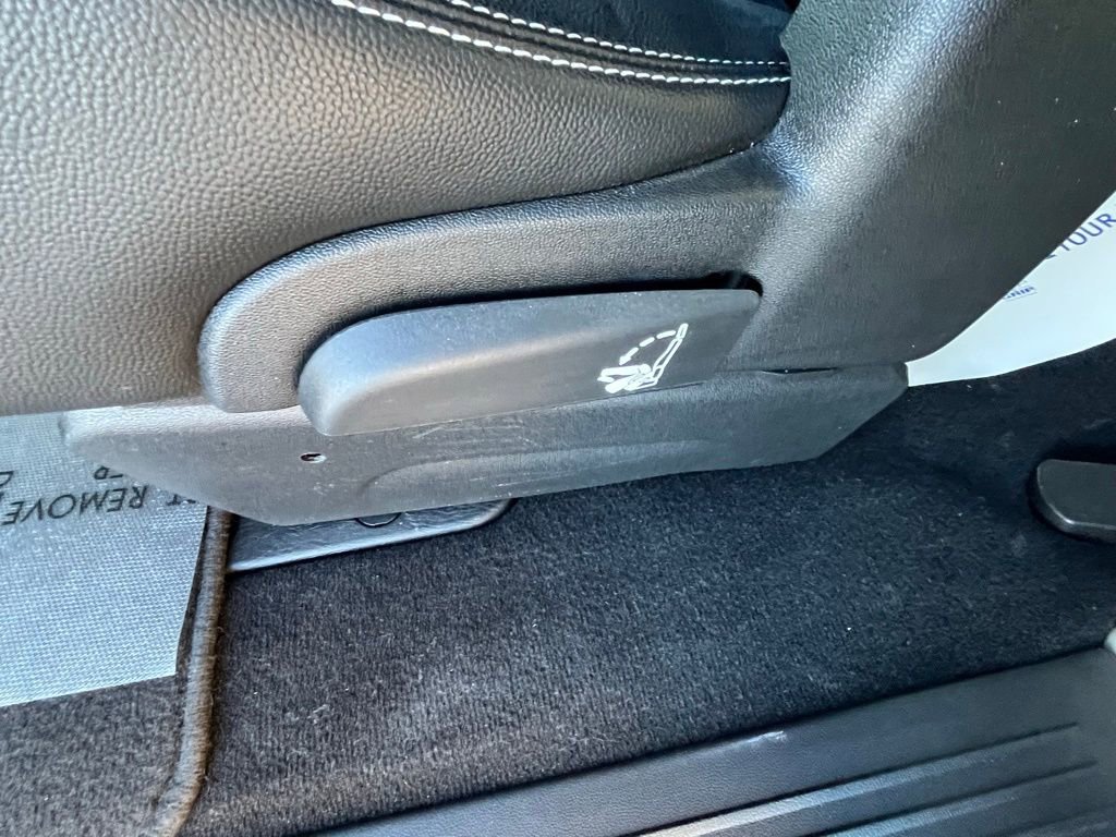 Used 2020 Dodge Grand Caravan SXT image 25