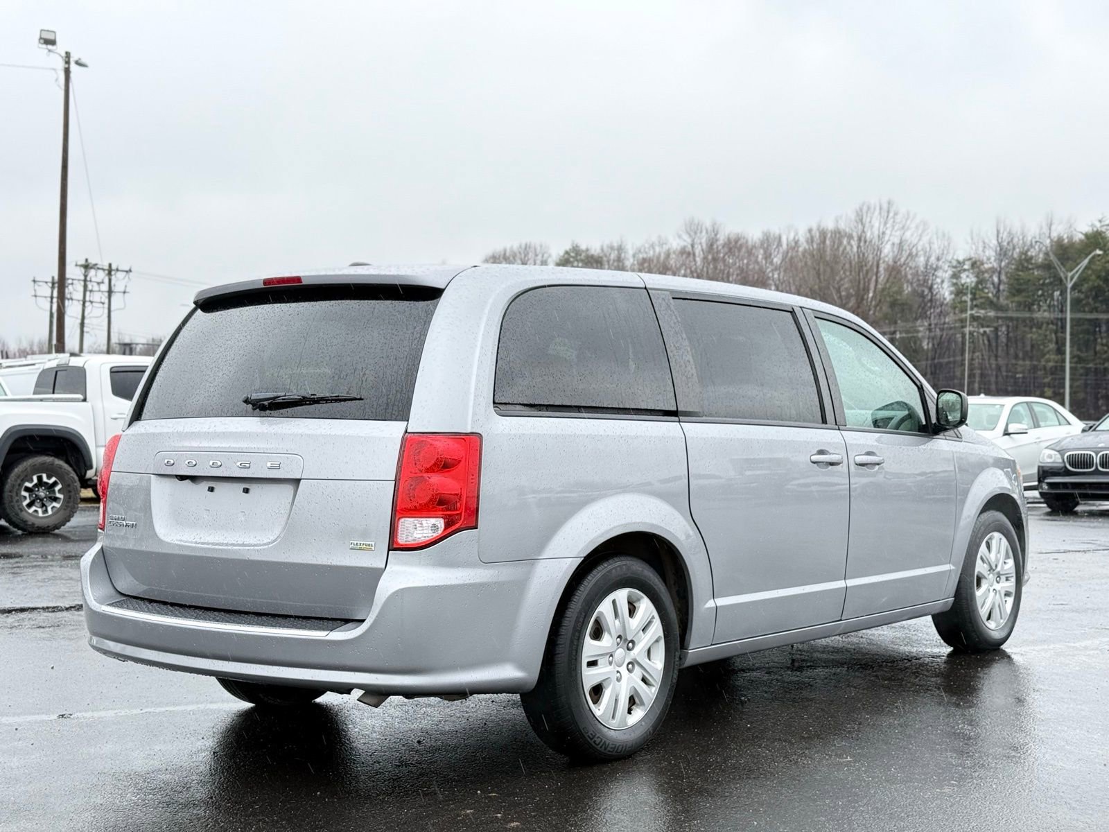 Used 2018 Dodge Grand Caravan SE w/ UConnect Hands-Free Group image 7
