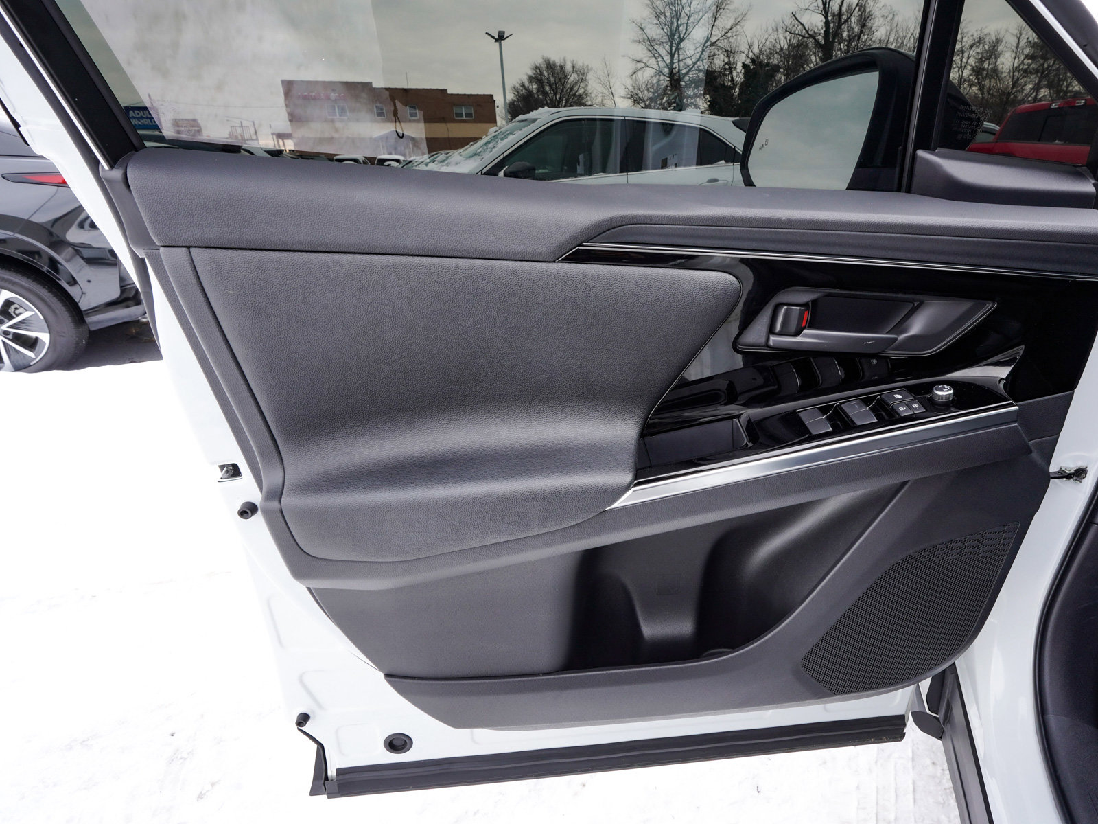 Used 2023 Toyota bZ4X Limited image 10