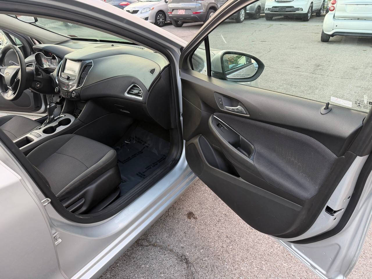 Used 2018 Chevrolet Cruze LS FWD image 12