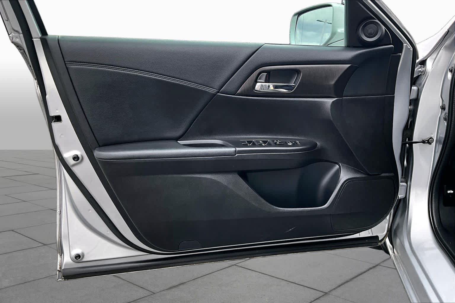 Used 2013 Honda Accord EX image 25