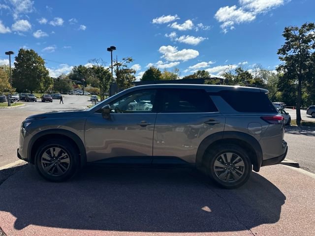 Used 2024 Nissan Pathfinder S image 3