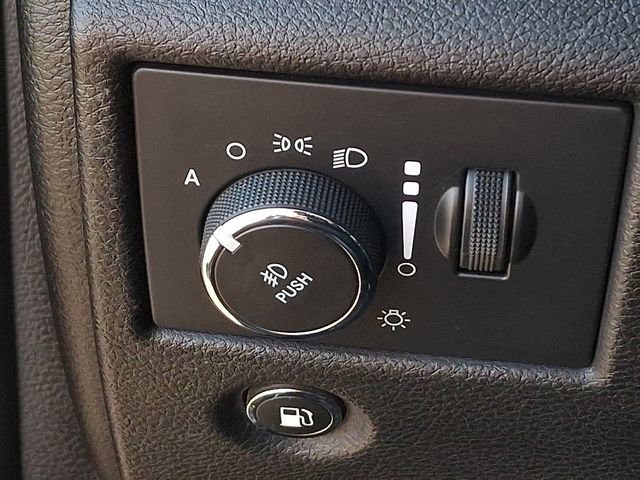 Used 2018 Jeep Grand Cherokee Altitude image 25