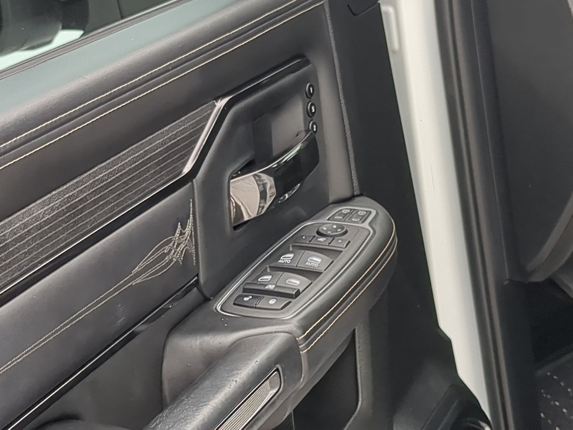 Used 2024 RAM 2500 Limited image 14