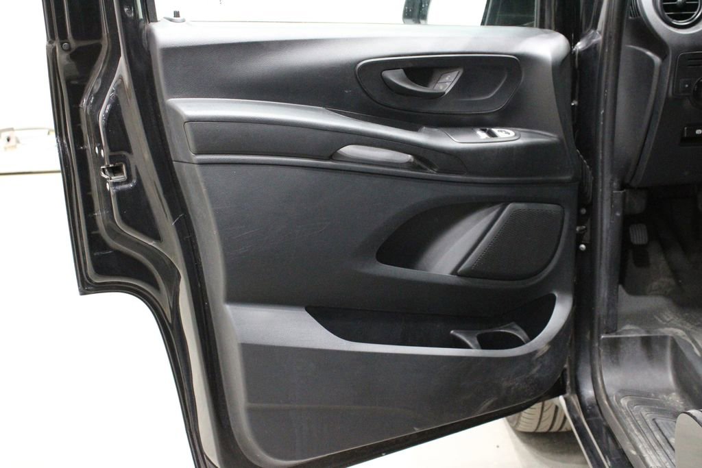 Used 2018 Mercedes-Benz Metris Passenger image 13