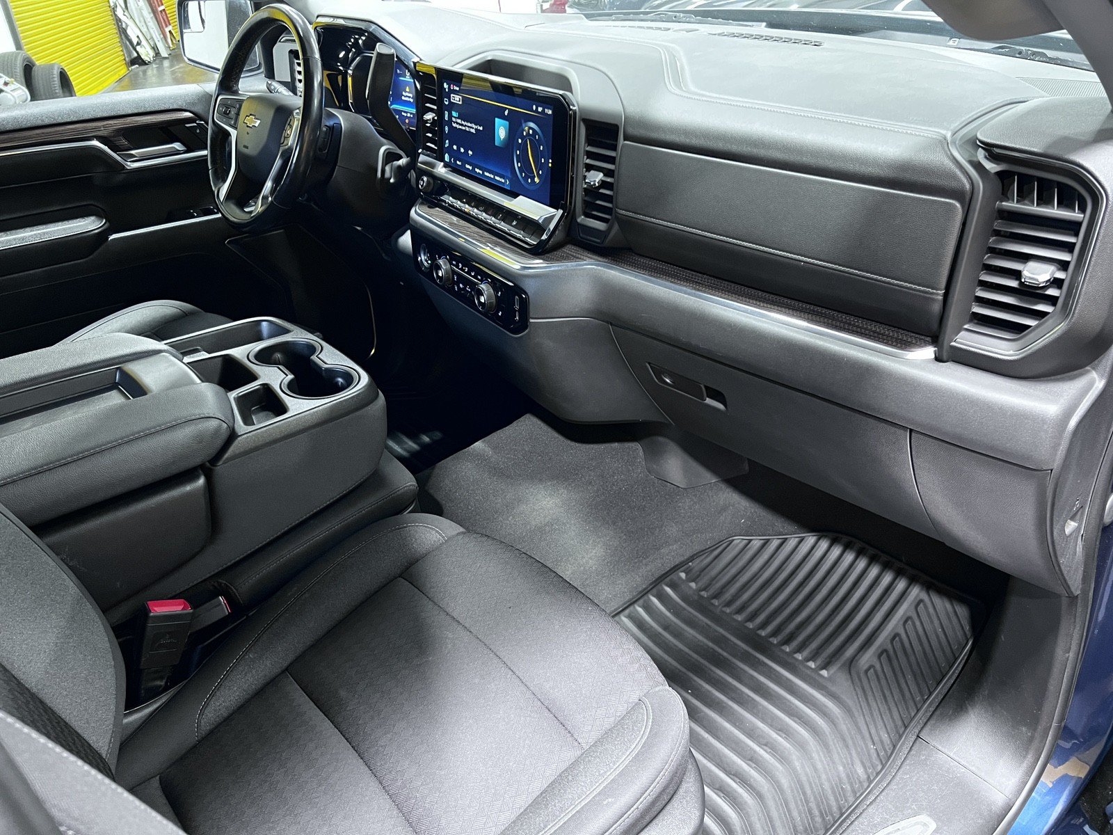 Used 2022 Chevrolet Silverado 1500 LT AWD/4WD image 16