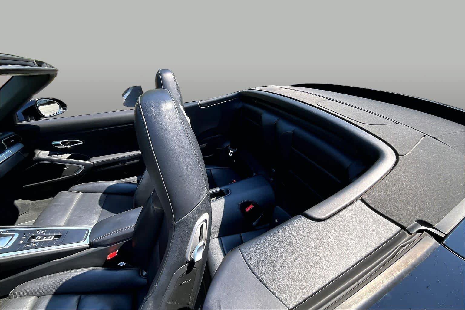 Used 2017 Porsche 911 Carrera RWD image 19