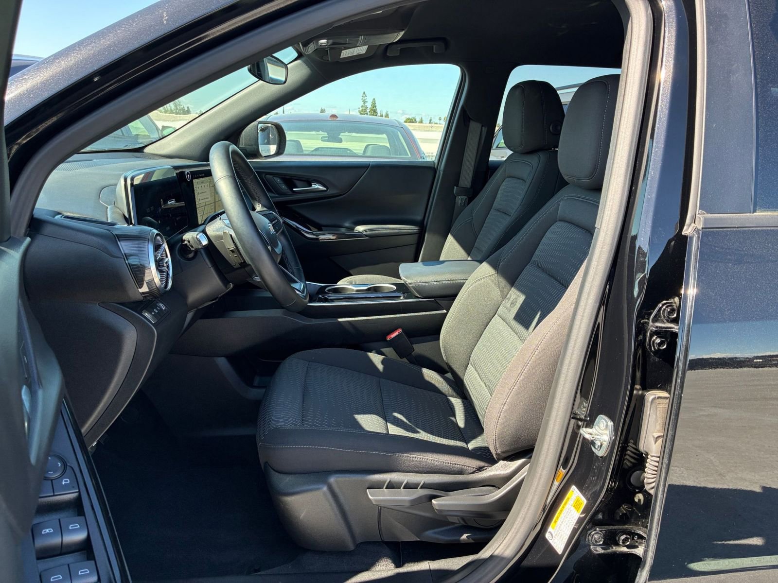 Used 2025 Chevrolet Equinox LT image 28