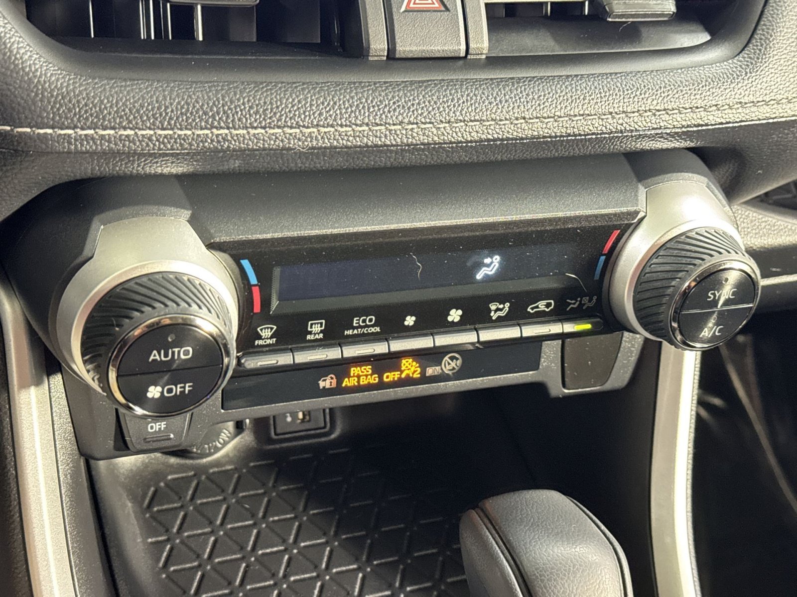 Used 2024 Toyota RAV4 LE AWD/4WD image 33