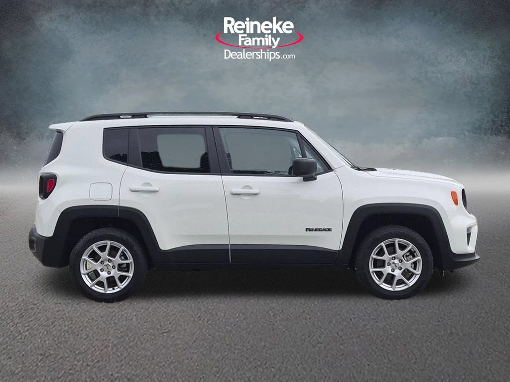 Used 2023 Jeep Renegade Latitude w/ Premium Group AWD/4WD image 4
