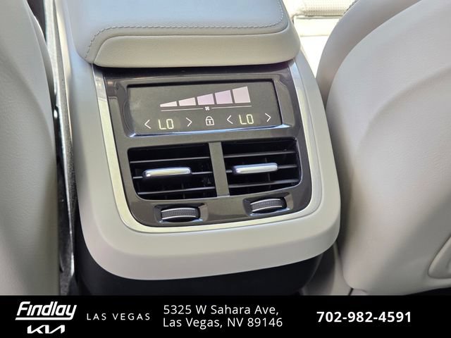 Used 2023 Volvo XC60 B5 Ultimate w/ Protection Package Premier FWD image 17