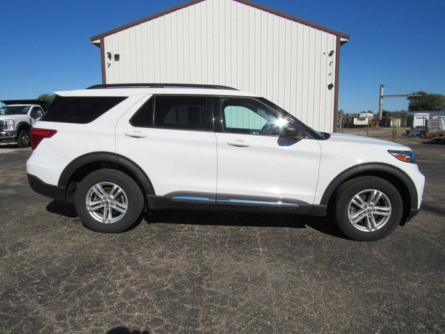 Used 2022 Ford Explorer XLT AWD/4WD image 1