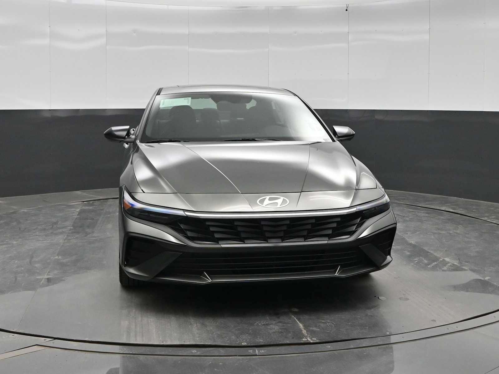 New 2026 Hyundai Elantra SEL Sport FWD image 2