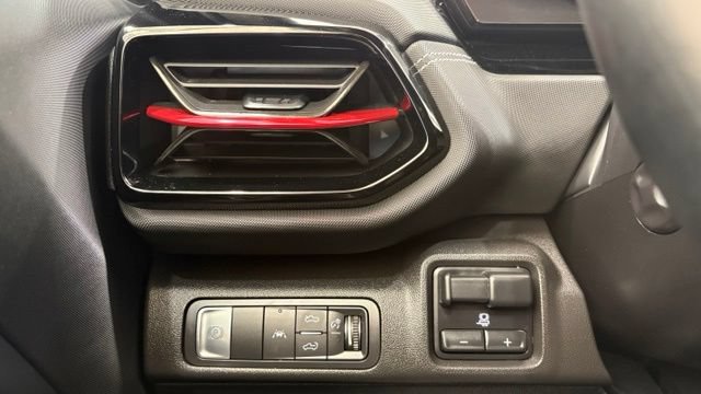 Used 2026 Chevrolet Silverado EV Trail Boss AWD/4WD image 35