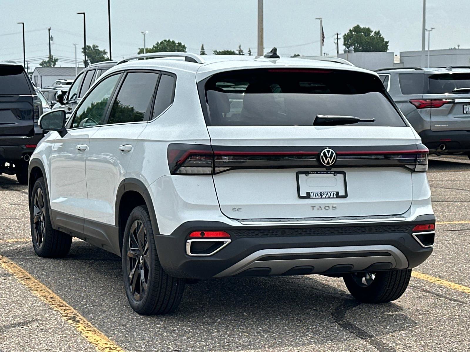 New 2025 Volkswagen Taos SE image 4