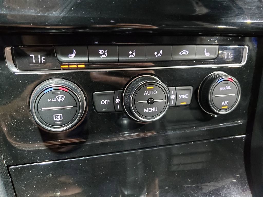 Used 2017 Volkswagen Golf R 4-Door image 31