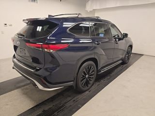 Used 2023 Toyota Highlander XSE FWD image 5
