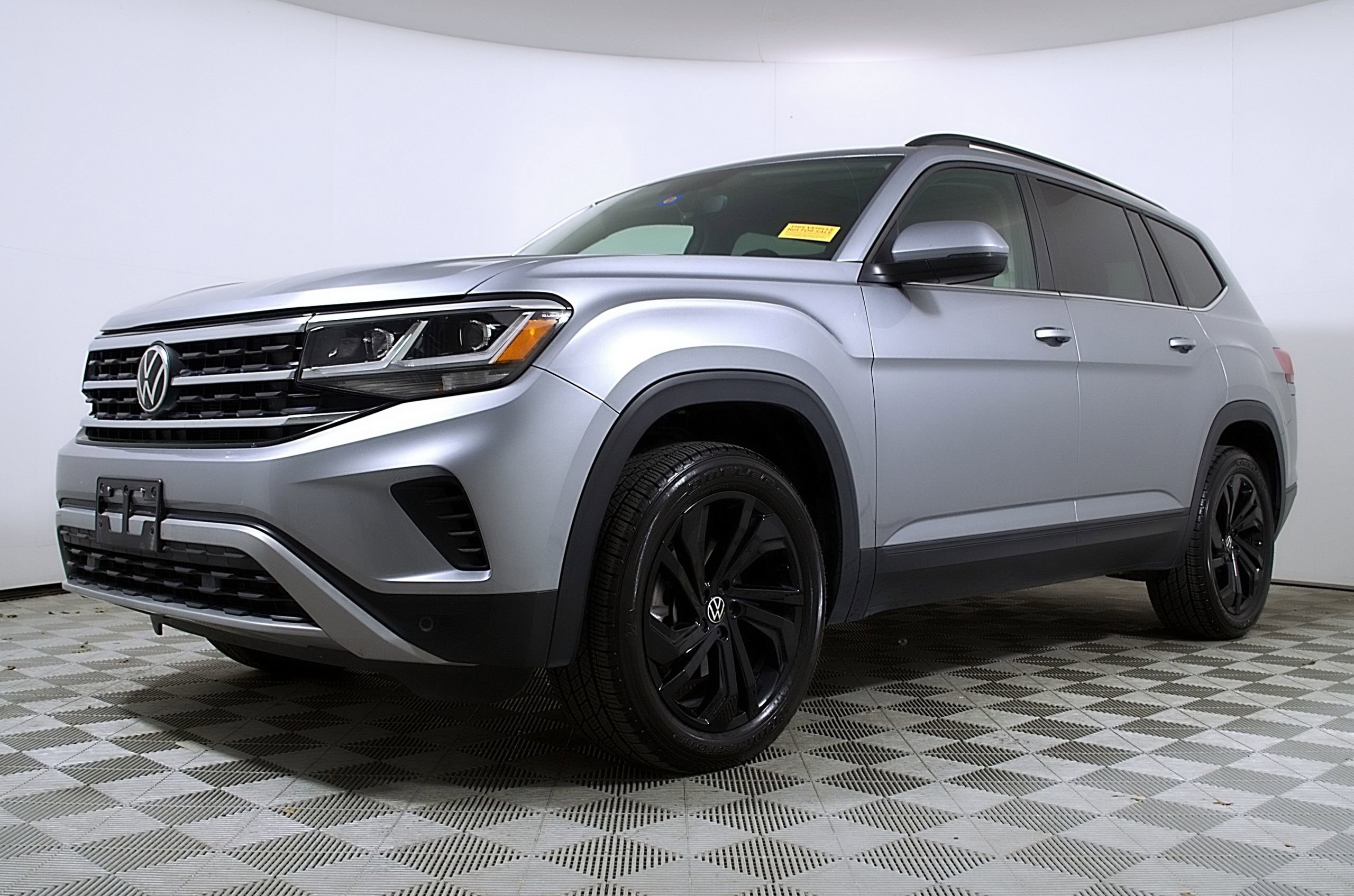 Used 2022 Volkswagen Atlas SE image 2
