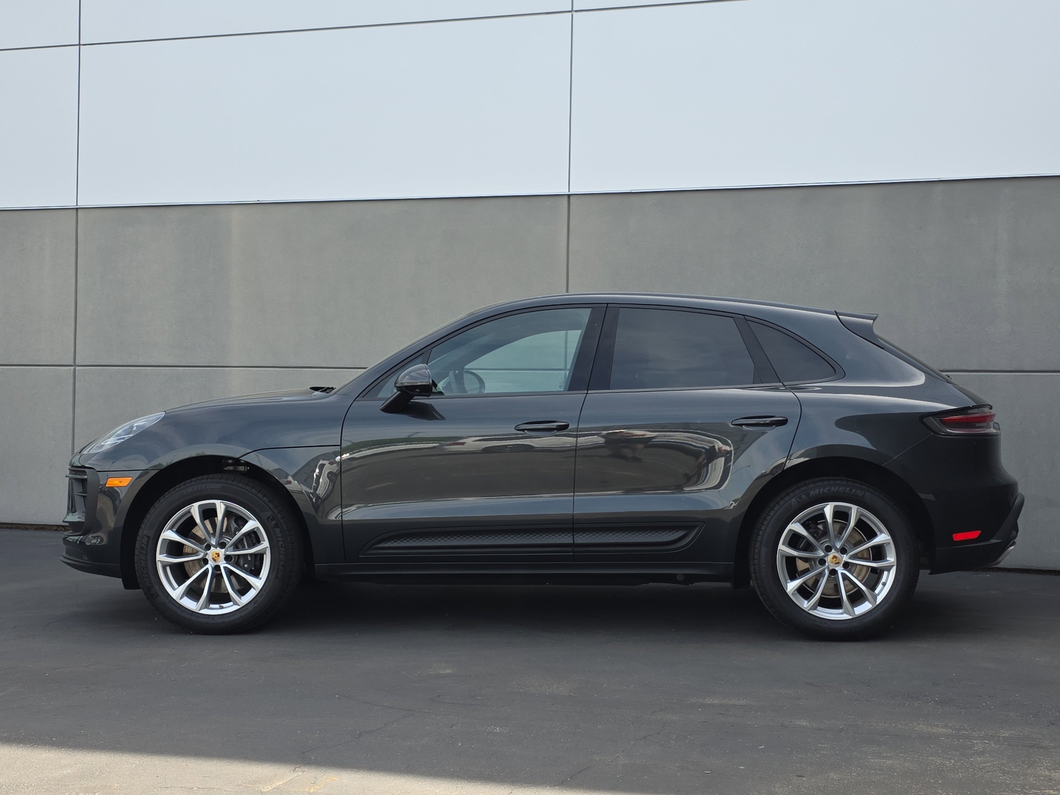 Used 2026 Porsche Macan AWD/4WD image 2