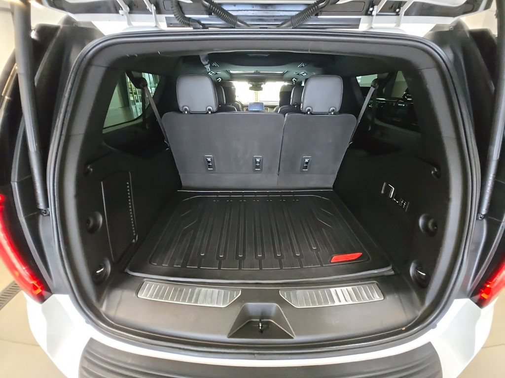 Certified 2023 GMC Yukon XL AT4 w/ AT4 Premium Plus Package AWD/4WD image 17