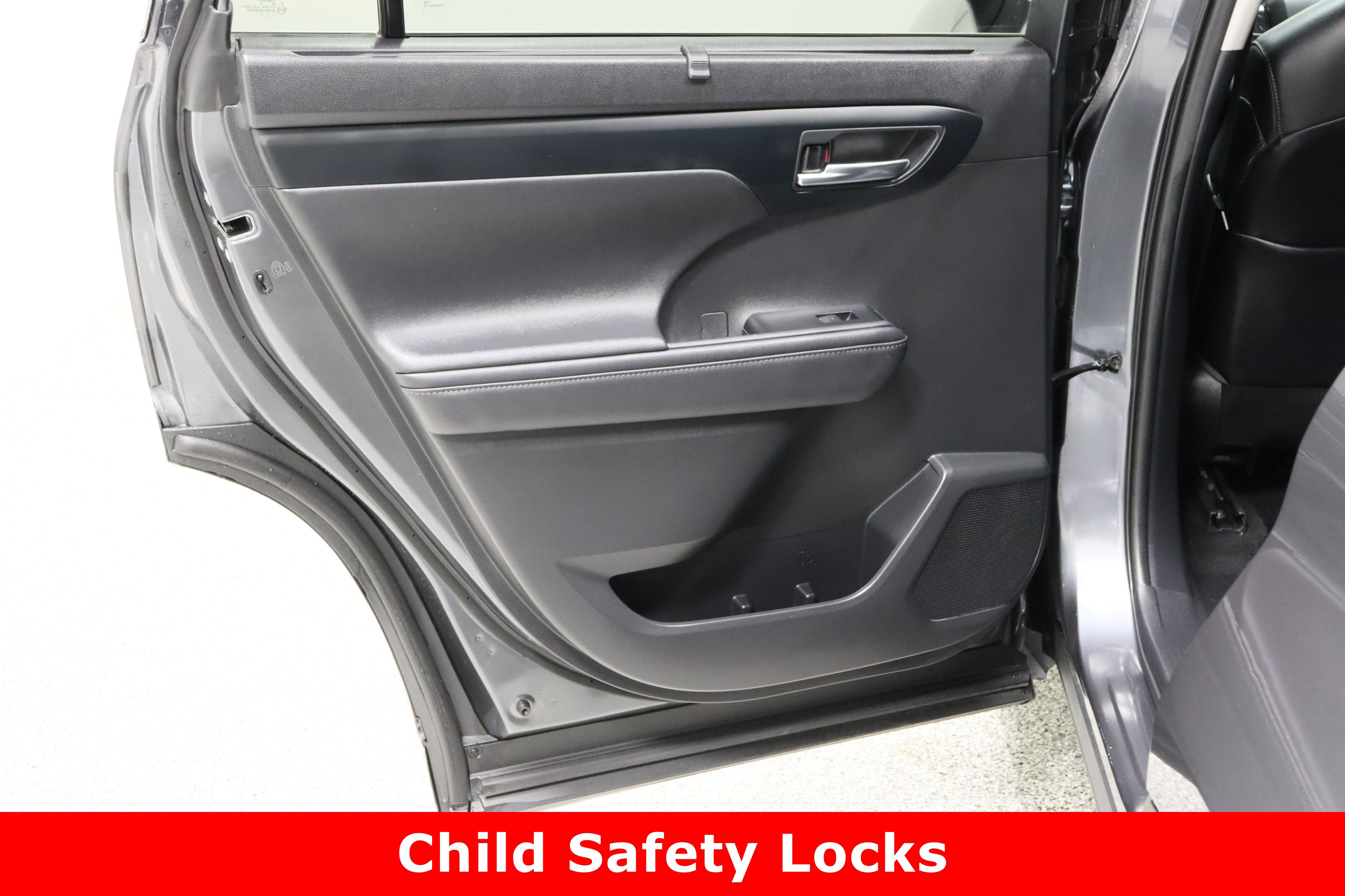 Used 2020 Toyota Highlander XLE image 28