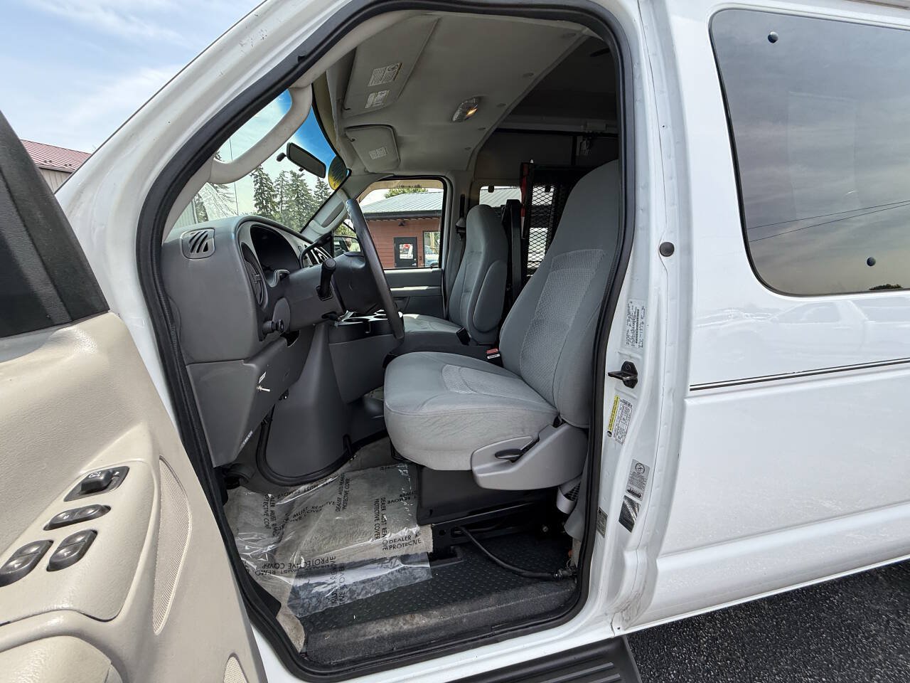 Used 2006 Ford E-350 and Econoline 350 XL RWD image 31