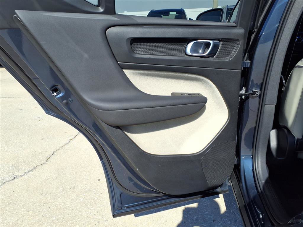 Used 2021 Volvo XC40 T4 Momentum w/ Protection Package Premier image 18