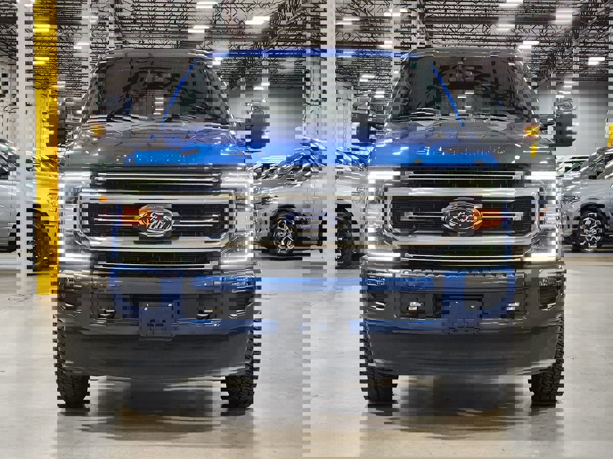 Used 2022 Ford F250 Platinum w/ FX4 Off-Road Package image 3