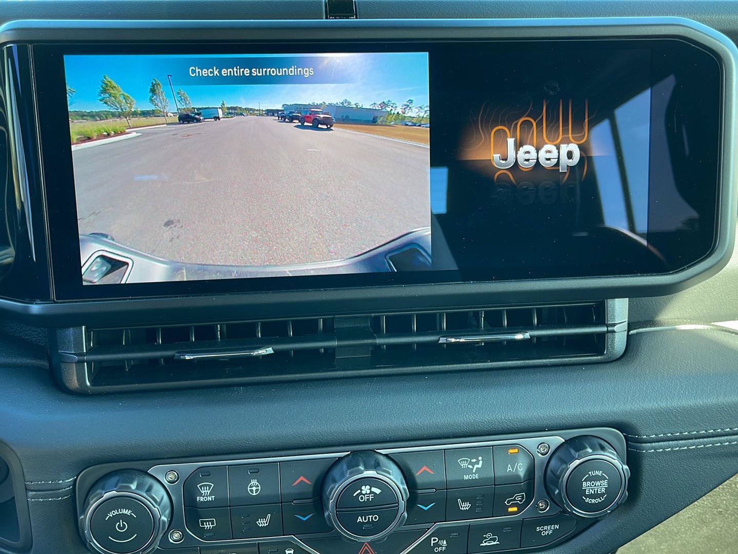 New 2026 Jeep Gladiator Sport AWD/4WD image 18