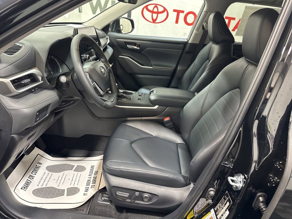 New 2026 Toyota Highlander XLE image 24