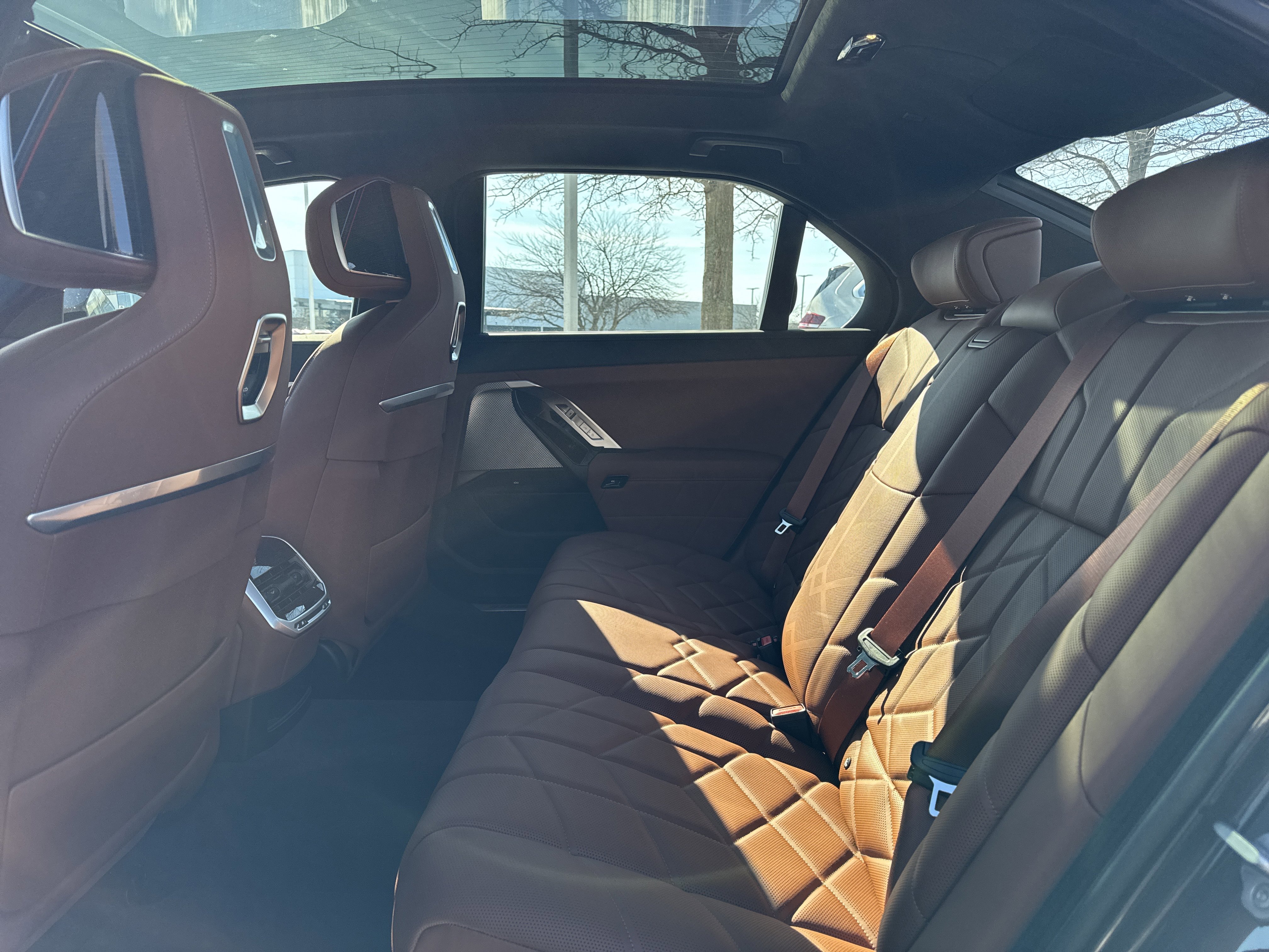 New 2026 BMW 750e xDrive w/ Luxury Rear Seating Package AWD/4WD image 11
