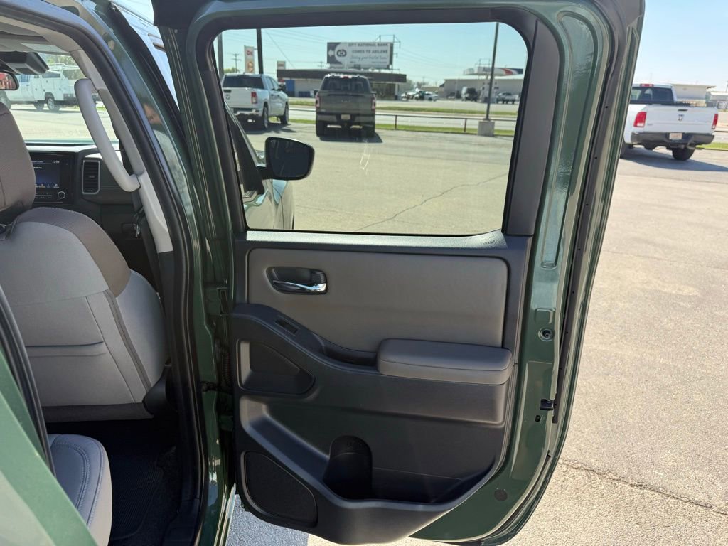 Used 2022 Nissan Frontier SV image 17