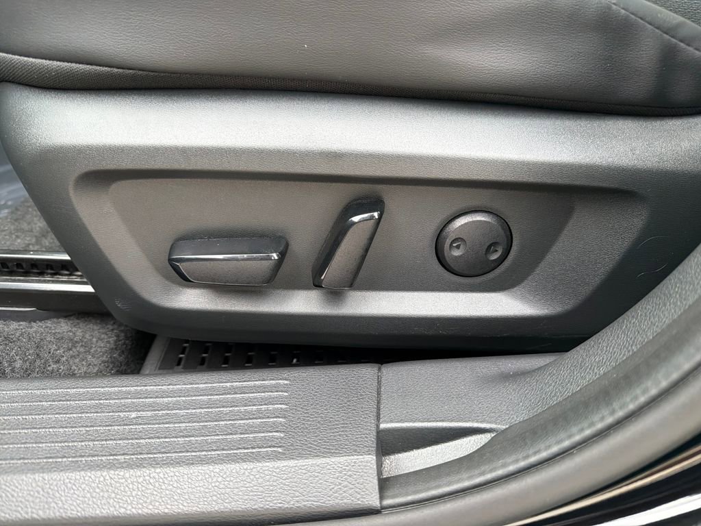 Used 2023 Nissan Rogue SV w/ SV Premium B Package FWD image 16