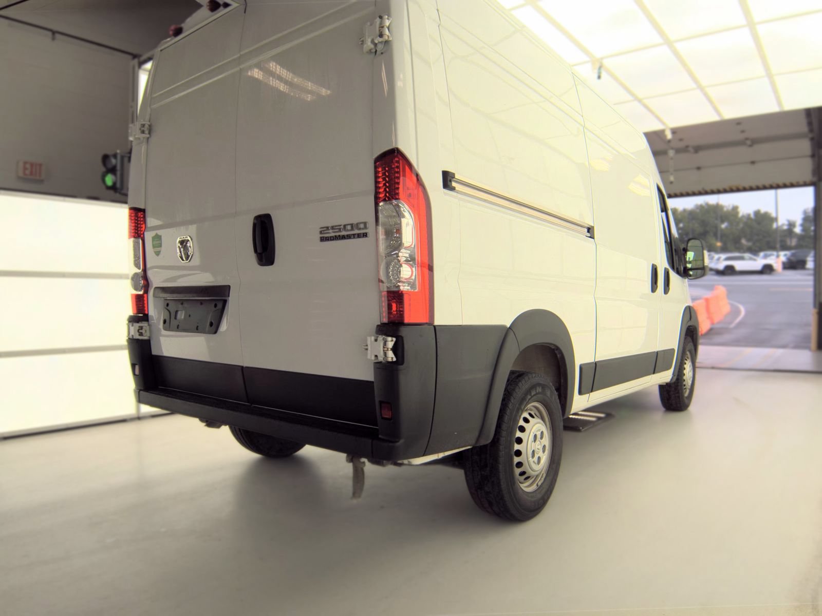 Used 2025 RAM ProMaster 2500 w/ Convenience Group FWD image 7