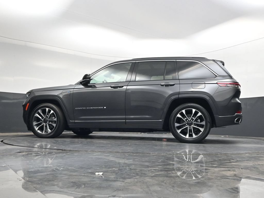 Used 2023 Jeep Grand Cherokee Overland w/ Advanced Protech Group III AWD/4WD image 41