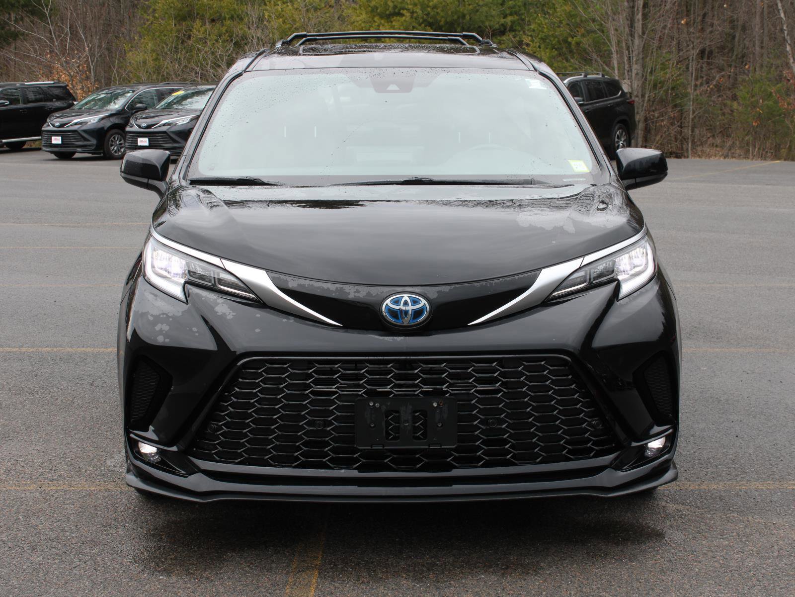 Used 2022 Toyota Sienna XSE w/ XSE Plus Package image 2