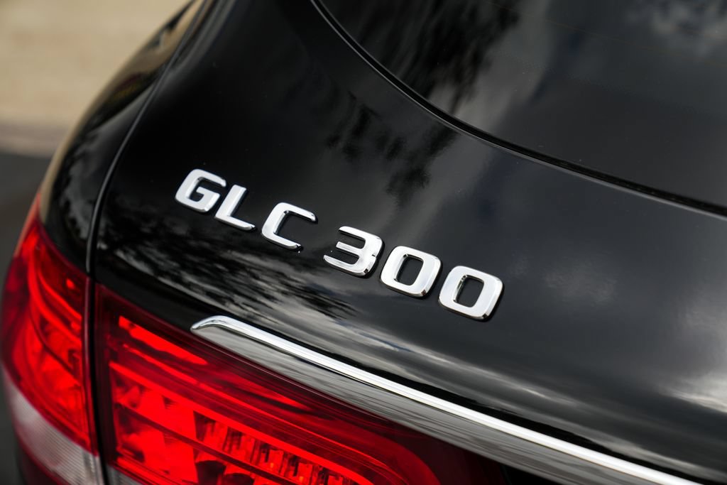 Used 2018 Mercedes-Benz GLC 300 4MATIC image 17