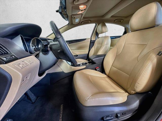 Used 2012 Hyundai Sonata Limited w/ Navigation Pkg FWD image 5