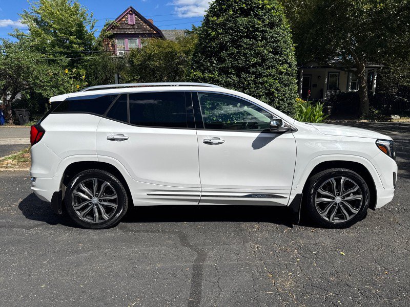 Used 2020 GMC Terrain Denali w/ Denali Premium Package AWD/4WD image 6
