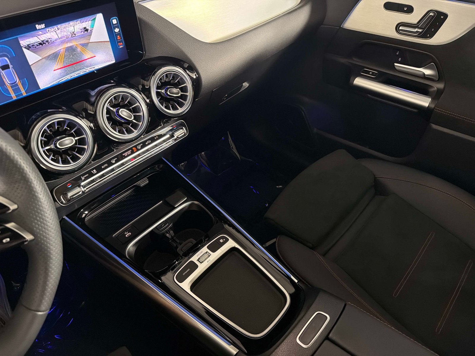 Used 2024 Mercedes-Benz GLA 35 AMG 4MATIC w/ Exclusive Package image 44