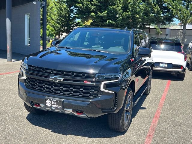 Used 2024 Chevrolet Tahoe Z71 w/ Luxury Package AWD/4WD image 3