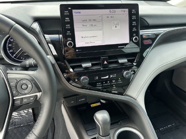 Used 2022 Toyota Camry XLE FWD image 16