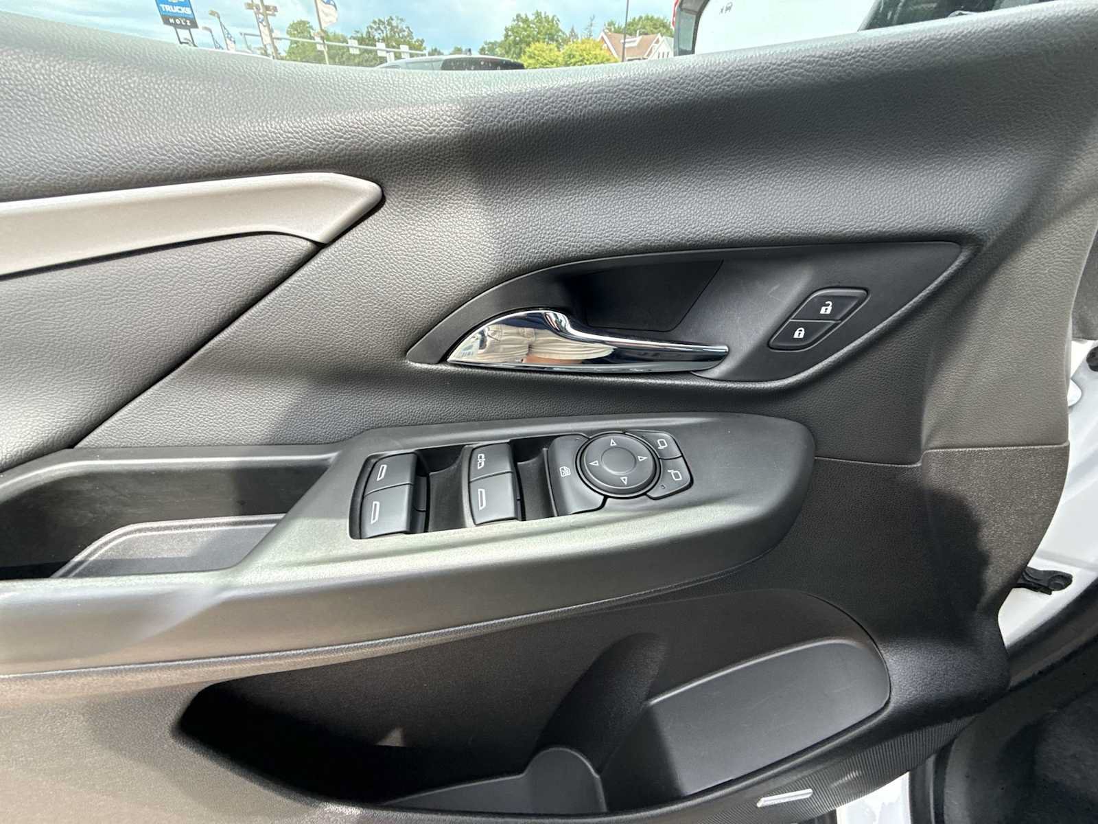 Certified 2022 Chevrolet Bolt LT w/ Infotainment Package FWD image 22