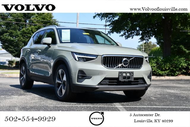 Used 2023 Volvo XC40 B5 Plus w/ Driver Assist Package AWD/4WD image 1