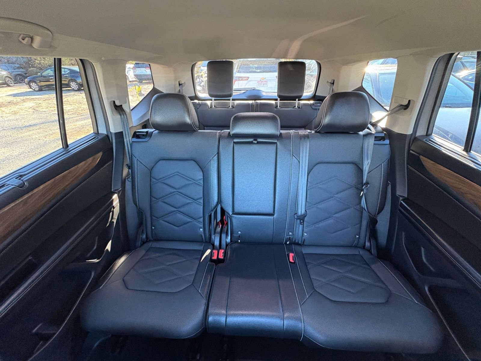 Used 2025 Volkswagen Atlas SE image 34