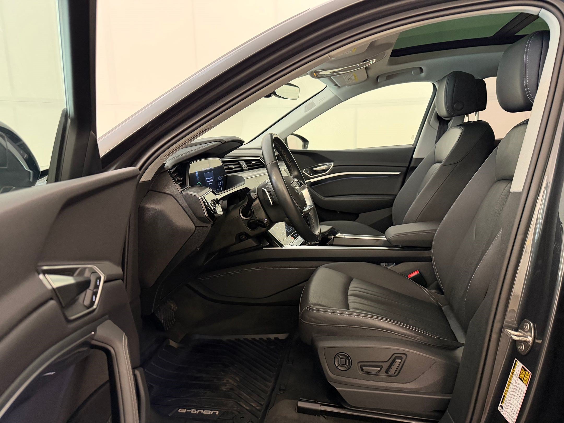 Used 2024 Audi Q8 e-tron Premium Plus w/ Premium Plus Package AWD/4WD image 5