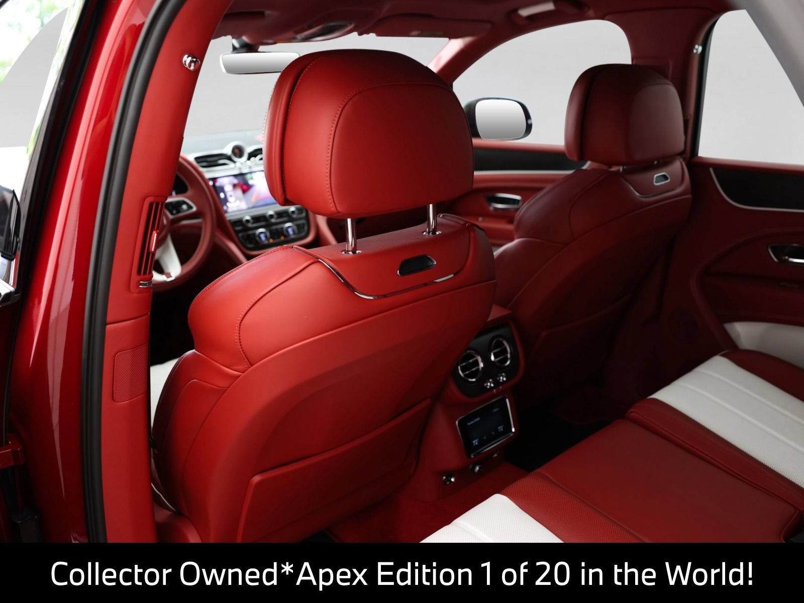 Used 2025 Bentley Bentayga AWD/4WD image 55
