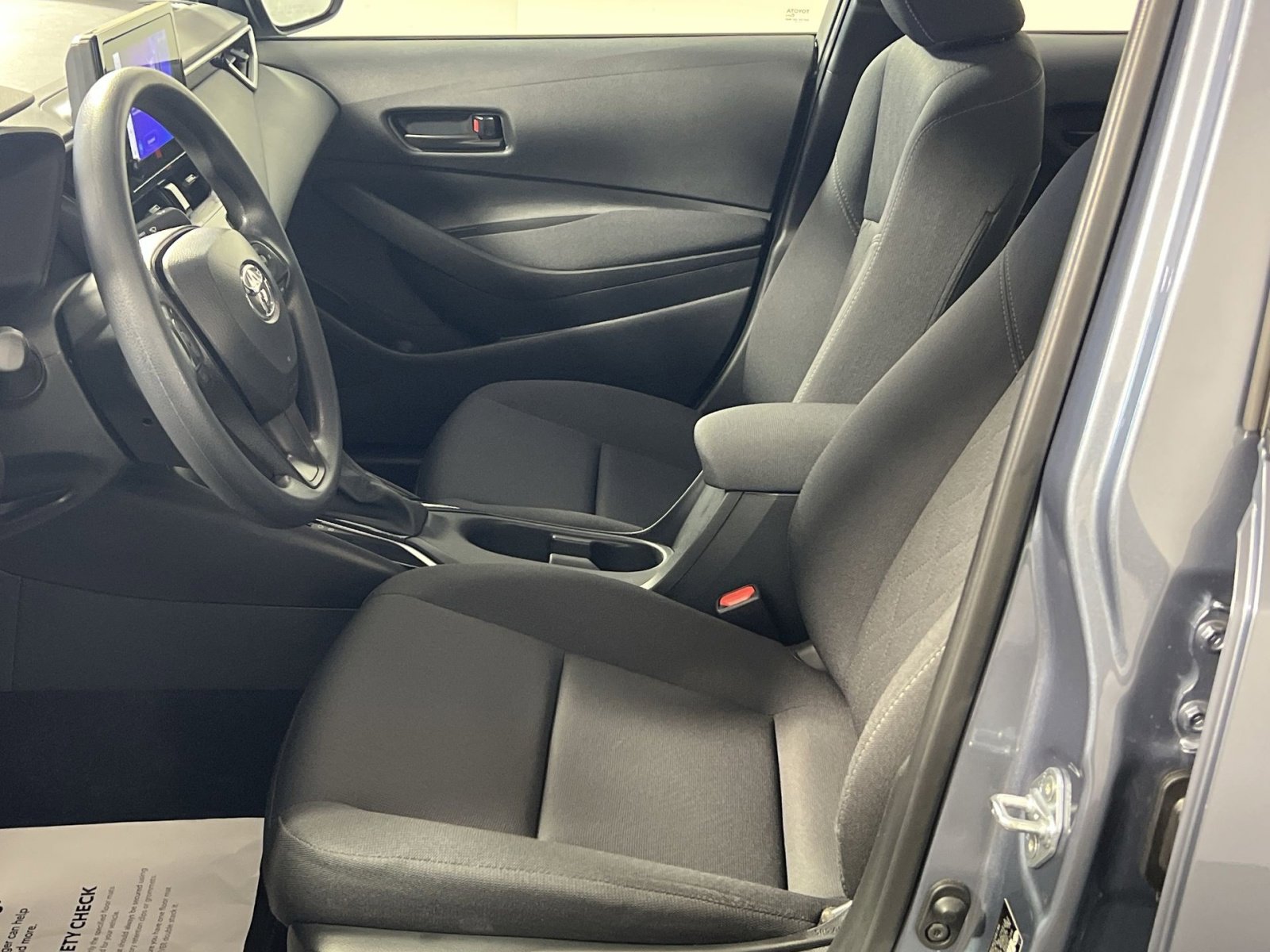 Used 2025 Toyota Corolla LE w/ LE Premium Package image 11