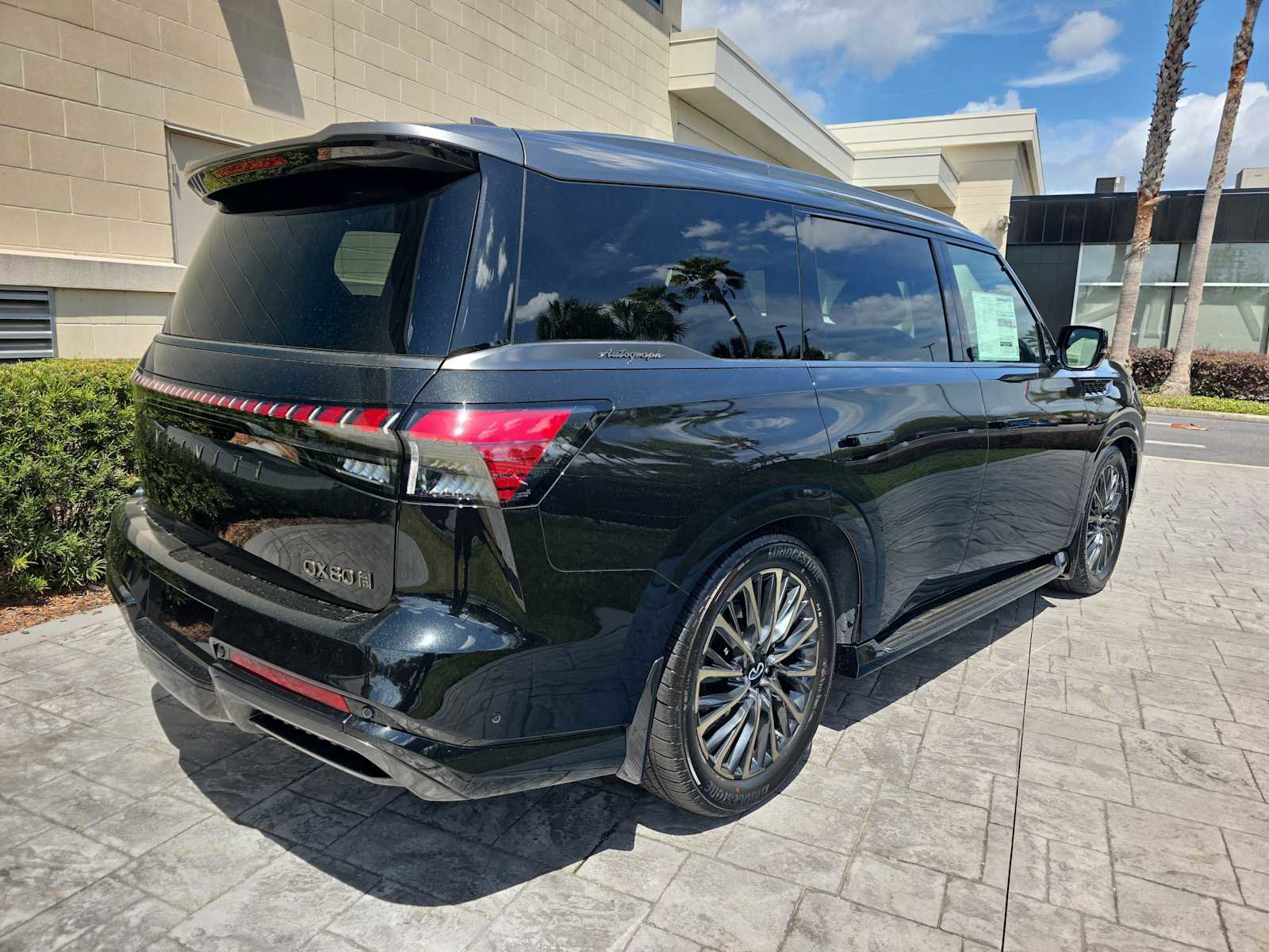 New 2026 INFINITI QX80 Autograph w/ Premium Cargo Package image 3